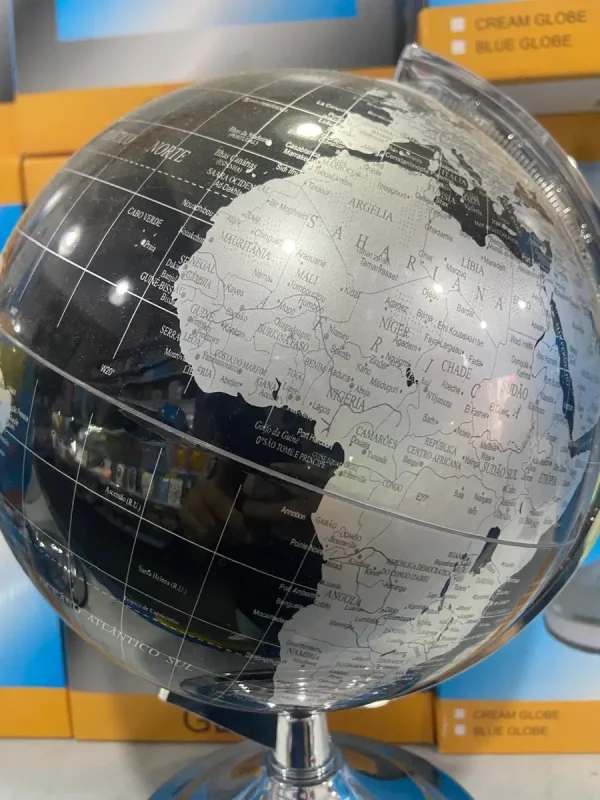 Globo Terrestre Preto Com Prata 29 Cm