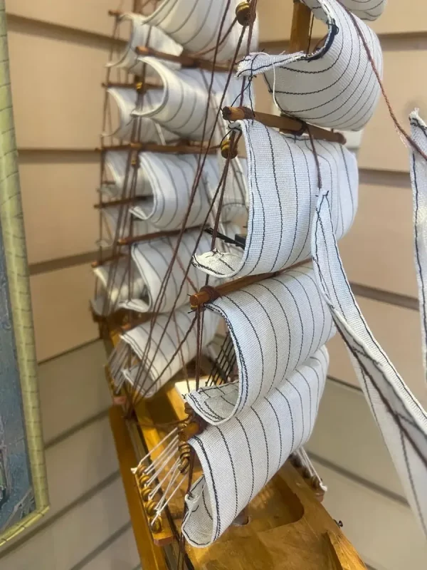 Barco Navio Veleiro Madeira Miniatura Especial