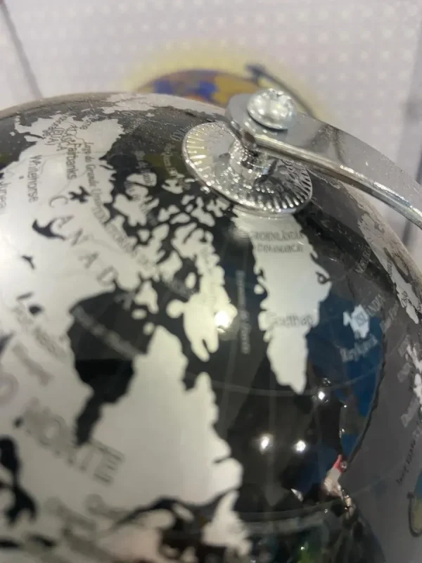 Globo Terrestre Preto Com Prata Base De Metal 19 Cm