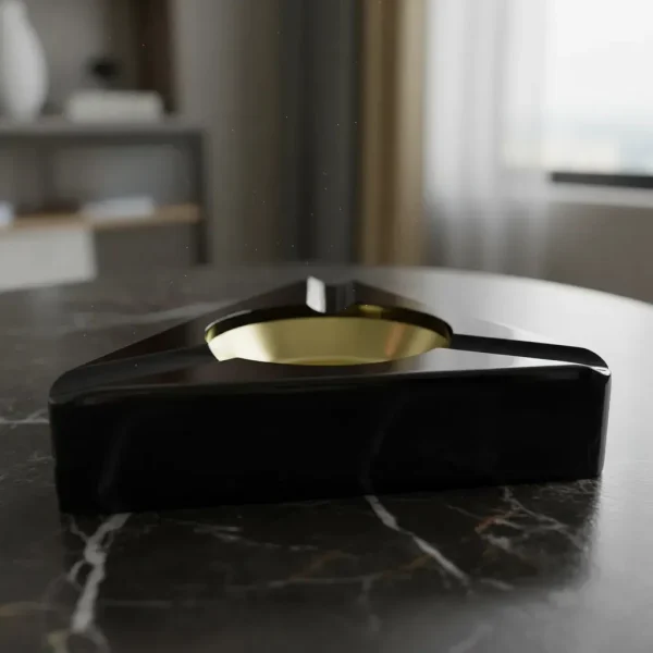 Cinzeiro de Mesa Triangular para 3 Charutos em Madeira e Metal Preto