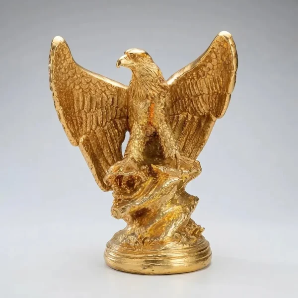 Escultura Decorativa Águia Dourada Na Pedra 45cm Em Resina Cor Dourado