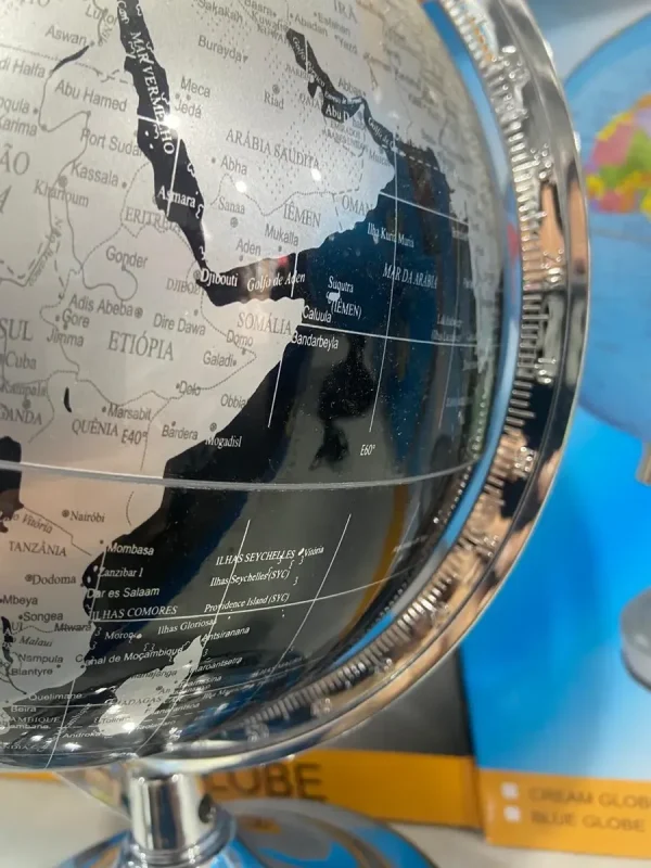 Globo Terrestre Preto Com Prata 29 Cm
