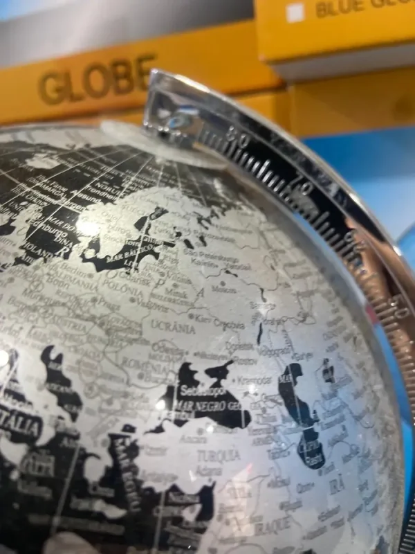Globo Terrestre Preto Com Prata 29 Cm