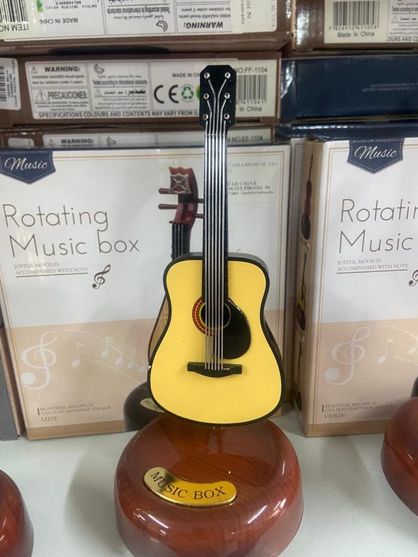Violão Miniatura Com Um Toque Musical Decorativo